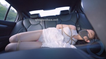 【悠米】《女神收集图鉴1》小姐姐醒来时已经在汽车后座了，直接绑好开车带回家，开了半个多小时，全程后座挣扎，驷马固定住，玩具放上