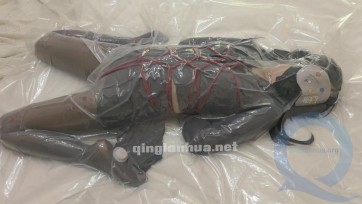【氧柒罐罐】连体肉丝+灰色丝袜JK，入体小药丸、小高手分腿驷马+跪立+龟甲缚手腿并缚+滴蜡拍打妹妹+真空袋体验