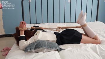 【心悦艺束】00后白丝小萝莉的长弓型束缚堵嘴TK