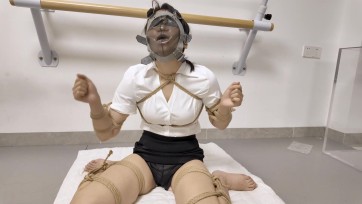 【凛凛蝶】（剧情系列）--《秘书的紧缚面罩》