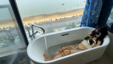 【欢乐谷原创】浴缸里的捆绑与大海