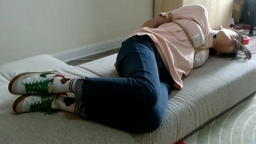 【吴越】文静眼镜学姐白袜浅蓝牛仔裤KBPLAY第一季，大长腿的捆绑诱惑