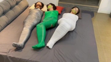 【默示录】【小依】【小汪】【小杨】3个人的简单挣脱实验6，交给了费时费力的木乃伊，缠的真累~