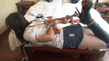 【山东原创】小美女娜娜来啦，肉丝大美腿配大长靴，被捆后独有的娇羞求饶，怎令人不心生爱惜