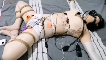 【HD飞天原创】B奴床上紧缚,多种T教工具玩弄,彻底地玩爽了