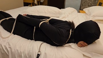 【9588】玩弄人妻，小少妇被股绳捆绑玩到生气，不让用棒棒，真实对话，生气以后不管她，看她能挣脱不能，结果自己打不开，又说不了话，很无奈