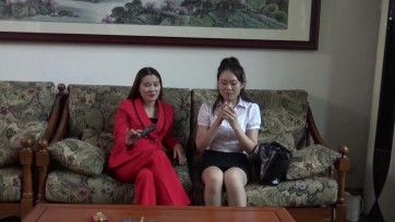 【胜景影视】《大学生被拐》上集 大学生刘静在一家名为贸易公司做财务，这时张姐回来要钱，刘静不给被张姐变换花样折磨