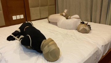 【M妻】被绑架放置在酒店的姐弟肉货（双人欧式驷马，丝袜套头，堵嘴蒙眼）