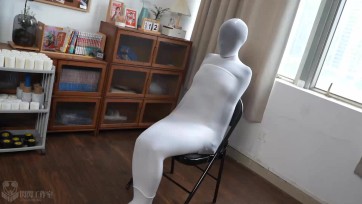 【闪闪工作室】Zentai+单筒丝袜+单筒丝袜+裤袜丝袜+自粘绷带+PU睡袋+泳帽+水刑=紧致时雨哭着求饶的包裹拘束