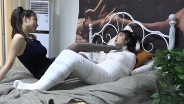 【逍遥】吴晗+柳洋《木乃伊女宠02》明星被包裹成人茧 被化妆喂食 被迫捆绑直播 丝袜美足肆意玩弄