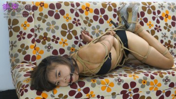 【美束映画】模特黑色内衣凸显好身材，被我绑成麻花，还要被驷马拎起