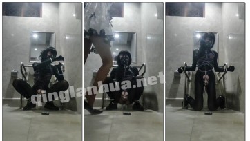 【小西妙妙屋】贞操锁伪娘自缚在公厕被发现，被拿走钥匙解不开紧缚