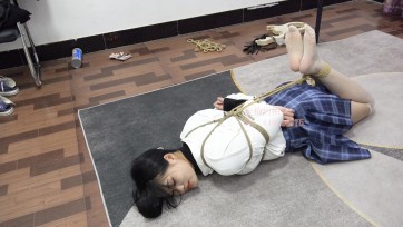 【子衿原创】菲菲JK白丝短腿袜驷马捆绑挠脚TK