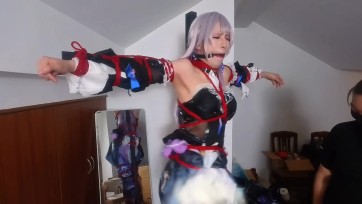 【kilo】大黑塔cosplay被紧紧捆在十字架上，只能任由S对她鞭打挠痒榨津 下
