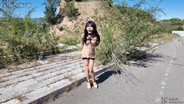 【美曦s】风景好似一副泼墨山水画《伪娘户外捆绑紧缚露出》微剧情 （伪娘的户外梦想）刚开始捆绑到一半就来人了，，，只好厚着脸皮捆绑完，开始今天的户外，一个背包客挟持调教伪娘...