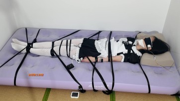 【长颜草】少萝女仆 全身20根丝带完全束缚 5小时超长视频放置 小怪兽 100档电击 口饲营养液 崩溃式惩罚