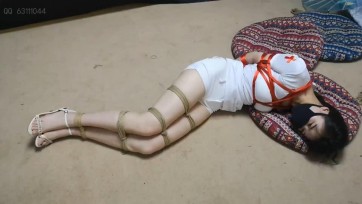 【随心原创】大长腿杨蕊 白皙 粉嫩 红绳捆绑双腿 兔子蹦挣扎逃脱