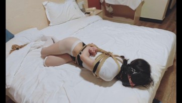 【巧克力酱】《00后学妹的体操服捆绑强gao》尺度加大，时间变长，高叉体操服配白丝，pp全部露出来，清纯学妹第一次穿这种情趣很害羞