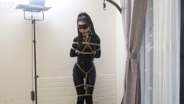 【心悦艺束】雅雅小女王被奴隶迷晕了，被绑起来各种调教，最终不得不屈服于淫威成为奴隶的奴隶。