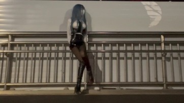 【小木原创】外出手铐锁在天桥护栏，钥匙掉落，差点翻车；震动电击刺激，大腿抽筋疼死了！