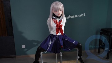 【闪闪工作室】被固定在拘束架上的JK娃娃
