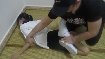 【新月原创】【红豆】功夫少女 抓捕犯人却因为体力不支被反制打伤腿玩脚
