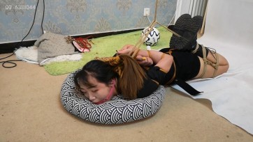 【束缘阁】重度女艾姆潇潇 五花极限紧缚 驷马 第一次捆绑调叫