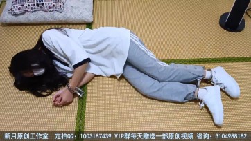 【新月原创】【荷露】清纯女学生放学后的宿舍自铐 行走+驷马 运动鞋小白袜