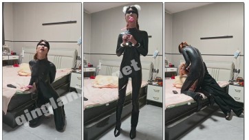 【胶女s/m】穿着胶衣的女人 被强制入体跳蛋 肛塞震动跪倒在地上 口球 手铐 硬拔出跳蛋 肛塞 后续剧情 穿着胶被插 老爽了