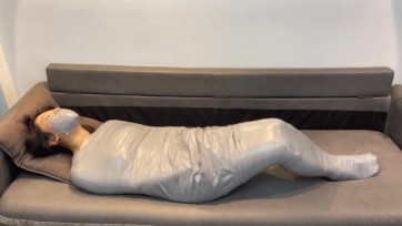 【默示录】【小R】最近胶带买多了，该怎么办，那就木乃伊，封嘴挣扎一会儿，不够？那就再把眼睛也贴上~