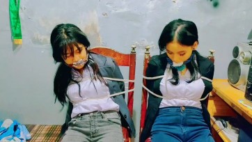 【TiedIndonesia】侦探维拉和莉娅正在调查失踪女孩案。 紧身裤+马+多种款式的绑带