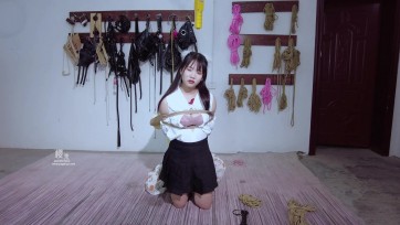 【樱束原创】《姐妹篇—被温柔的姐姐吊起教训》颜值天花板姐妹花！妹妹不听姐姐的话和男同学跑出去网吧上网被姐姐抓回来罚跪打手心吊起来教训，平常温柔的姐姐惩罚起人来手段好吓人