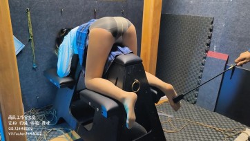 【雨辰工作室】安娜木马受刑记 虐阴 强高 羞辱 打屁股 打脚心 骑木马 暴汗 惨叫