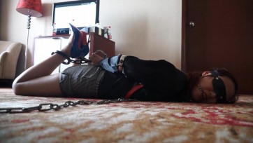 【逍遥】文清职业装酒店花样展示金属缠身牵引镣铐驷马