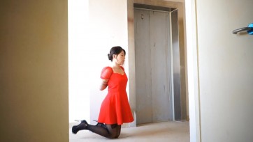 【锐度主张】嫣儿 楼道内极限五花两臂被勒成紫色