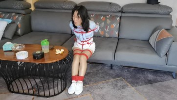 【一绳所爱】小白鞋女孩捆绑还要唱歌