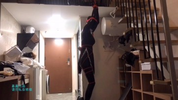 【小雨嘉嘉】【乳胶伪娘-嘉嘉】修女服站缚 手指后入 电击塞子