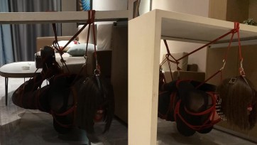 【CD伪娘小诡的自缚】把自己吊在桌下
