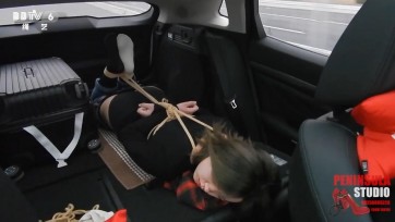 【半岛束艺台】【外】【驷】【袜】  海语冬季户外3，绑着你去流浪。“北京第三区交通委提醒您：道路千万条，安全第一条，行车不规范，亲人两行泪”