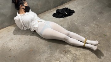 【zhangyang】迷之白丝 学生装，光脚行走，手脚被绑，光脚跳，脱裙子，露出内裤，脚底露出，羞耻调教