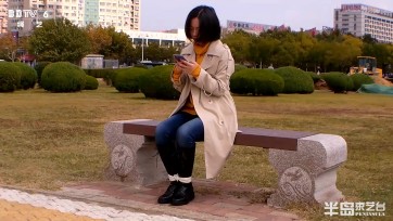 【半岛束艺台】金属户外 海语镣铐广场人群穿梭