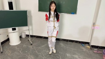 【xiao素素】(微剧情) 大学生情侣被惩罚，失败的美女救小明