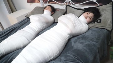 【逍遥】《女奴工厂真人版 03》吴晗 柳洋2位超演技大美女 双人洁白木乃伊人茧 诱人蠕动