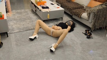 【欢乐谷原创】水管修理工上门迷J少女之手铐高跟系列