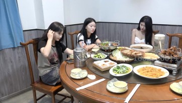 【子衿原创】菲菲冰冰cici网调实录 菲菲首次尝试舔足